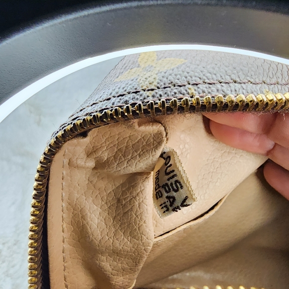 Louis Vuitton Monogram Trousse Toilette - Picture 6 of 11